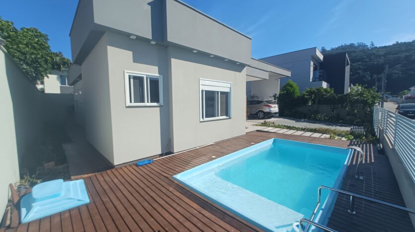 Belíssima  Casa em Condominio fechado à venda em Canasvieiras – Florianópolis SC