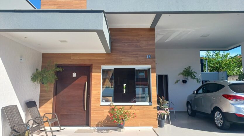 Belíssima  Casa em Condominio fechado à venda em Canasvieiras – Florianópolis SC